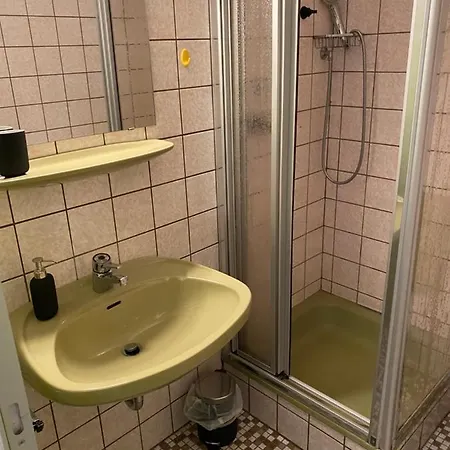 1 Bett In Ehemaligem Fur Kurz Oder Lang *